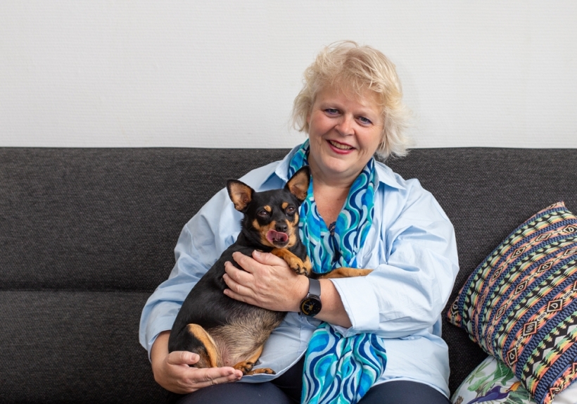 Esther Rasul Esther (52): ‘Geef niet te snel op, zoek naar mogelijkheden, juist bij ...